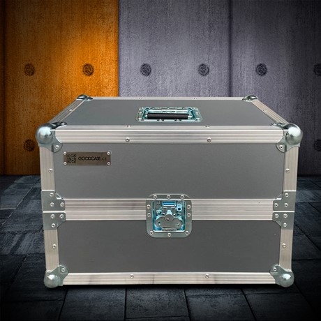 Flight case na geometrii závodních aut 